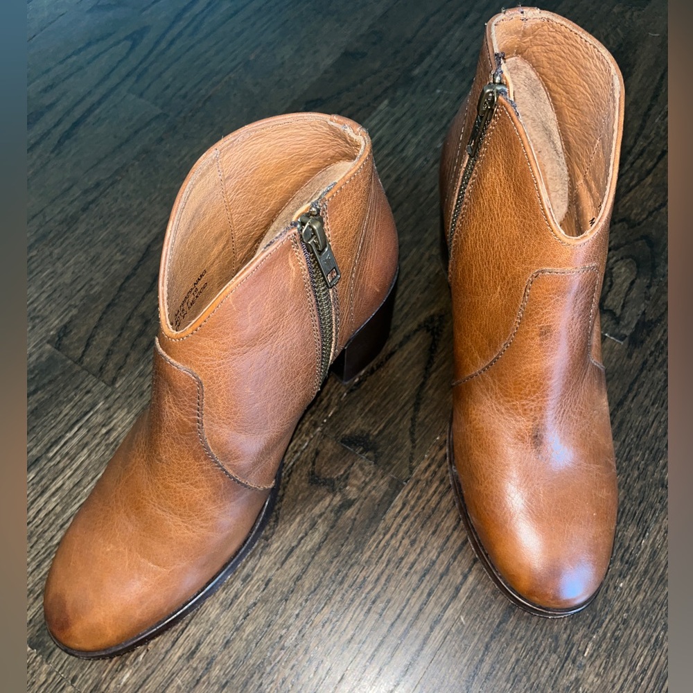 Frye side zip ankle boots. Camel colored. Size 7.